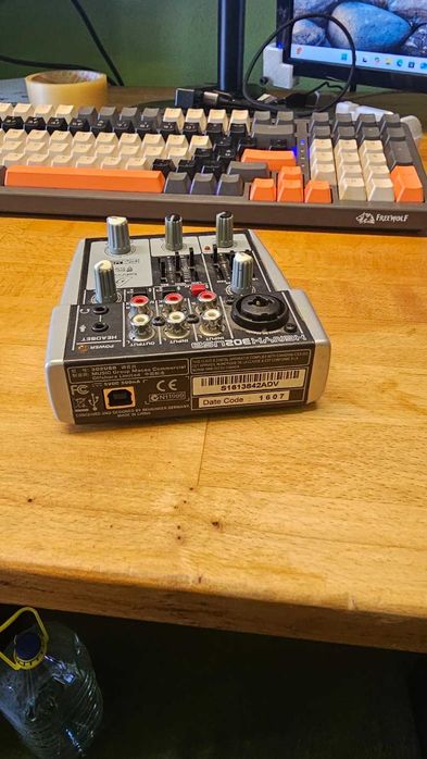 Mesa de Mistura / Interface de Áudio Behringer Xenyx 302USB