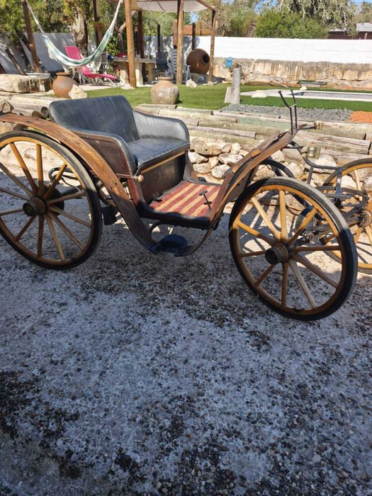 Antigo Carro de Cavalos Singular "Vitória"