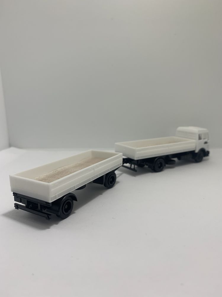 Mercedes com reboque da Herpa escala H0 1/87