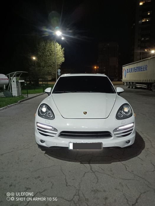Продам сімейний автомобіль porsche cayenne на 3 л 2013 года