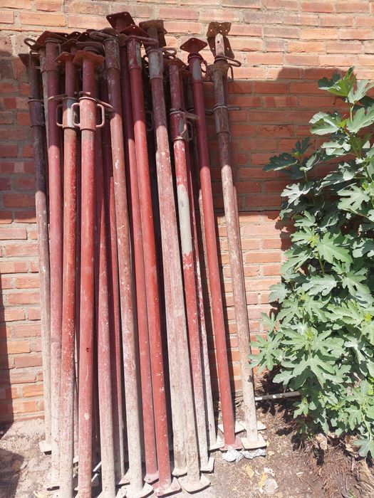 Escoras,prumos aluguer