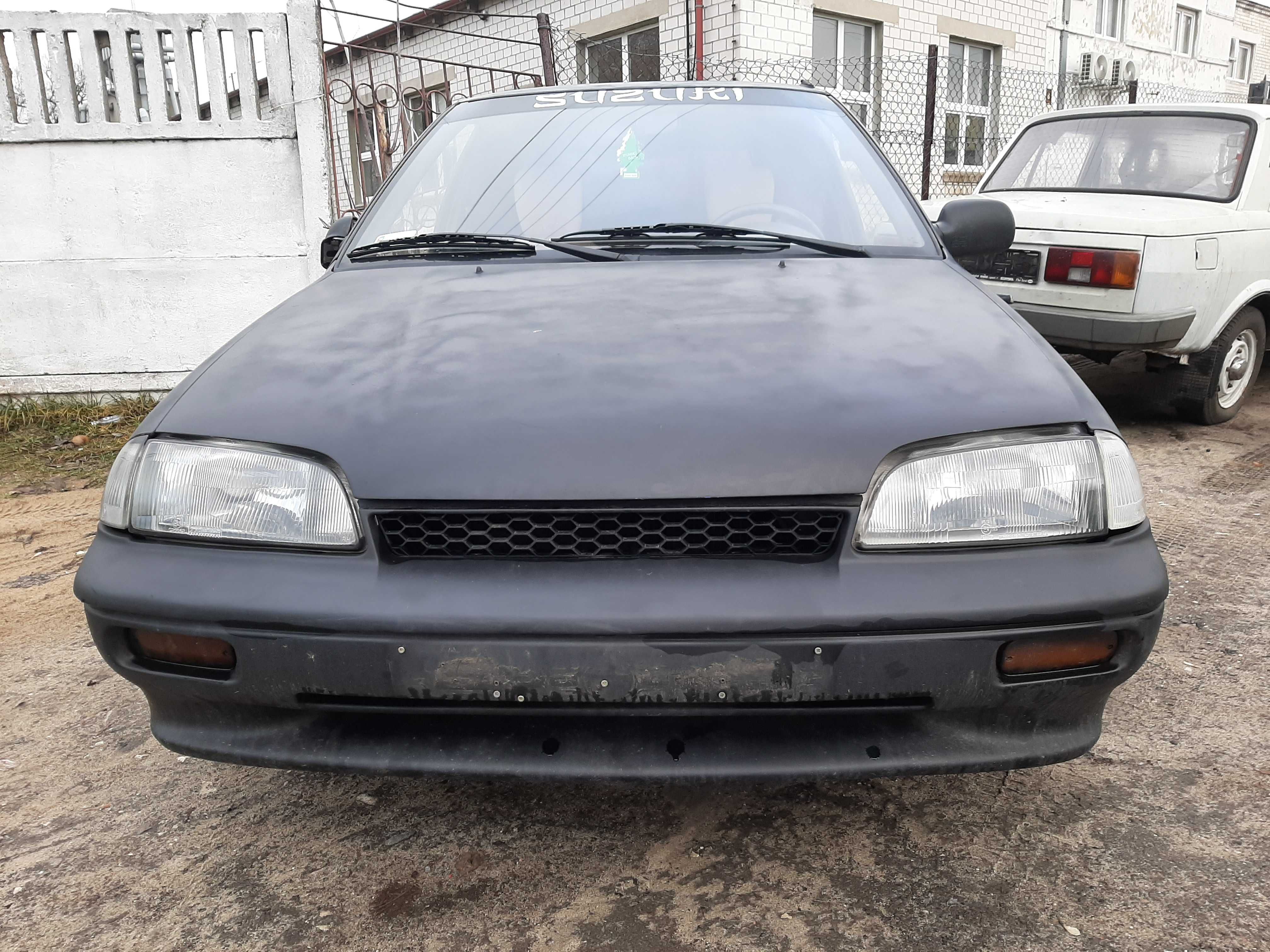 Suzuki Swift 1.0i 1996r.Maska przednia