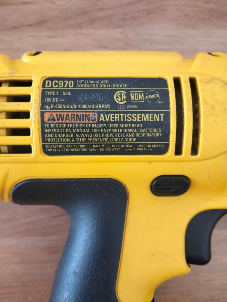 ZESTAW DeWalt wiertarko-wkrętarka DC970 bateria  DC9098 ładowarka