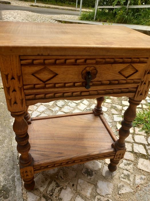 Mesa Alentejana de Madeira: Estilo Rústico Impecável