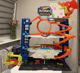 Hot Wheels Ultimate Garage z atakującym smokiem