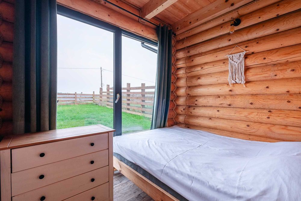 Domek na urodziny nad jeziorem sauna jacuzzi Warmia Mazury plaża