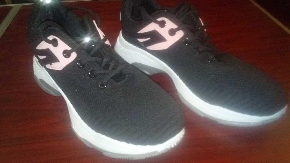 Кроссовки женские 40 размер