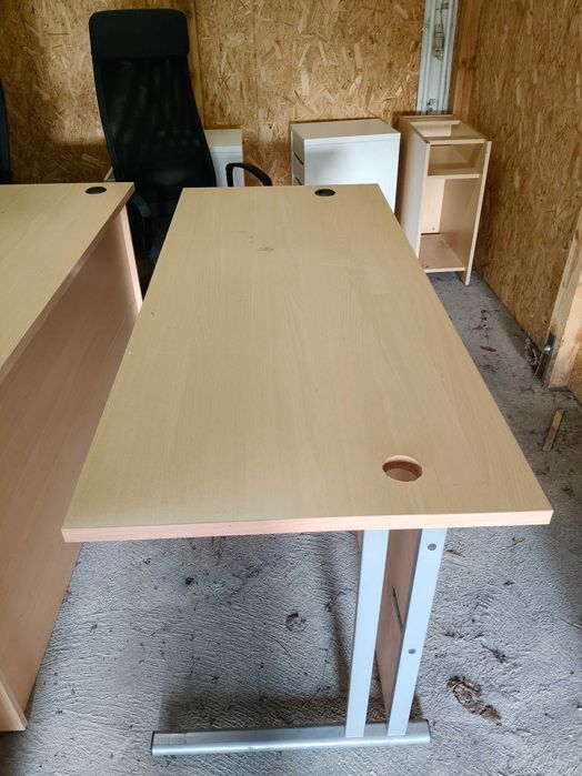 Meble biurowe, biurka, kontener, krzesła