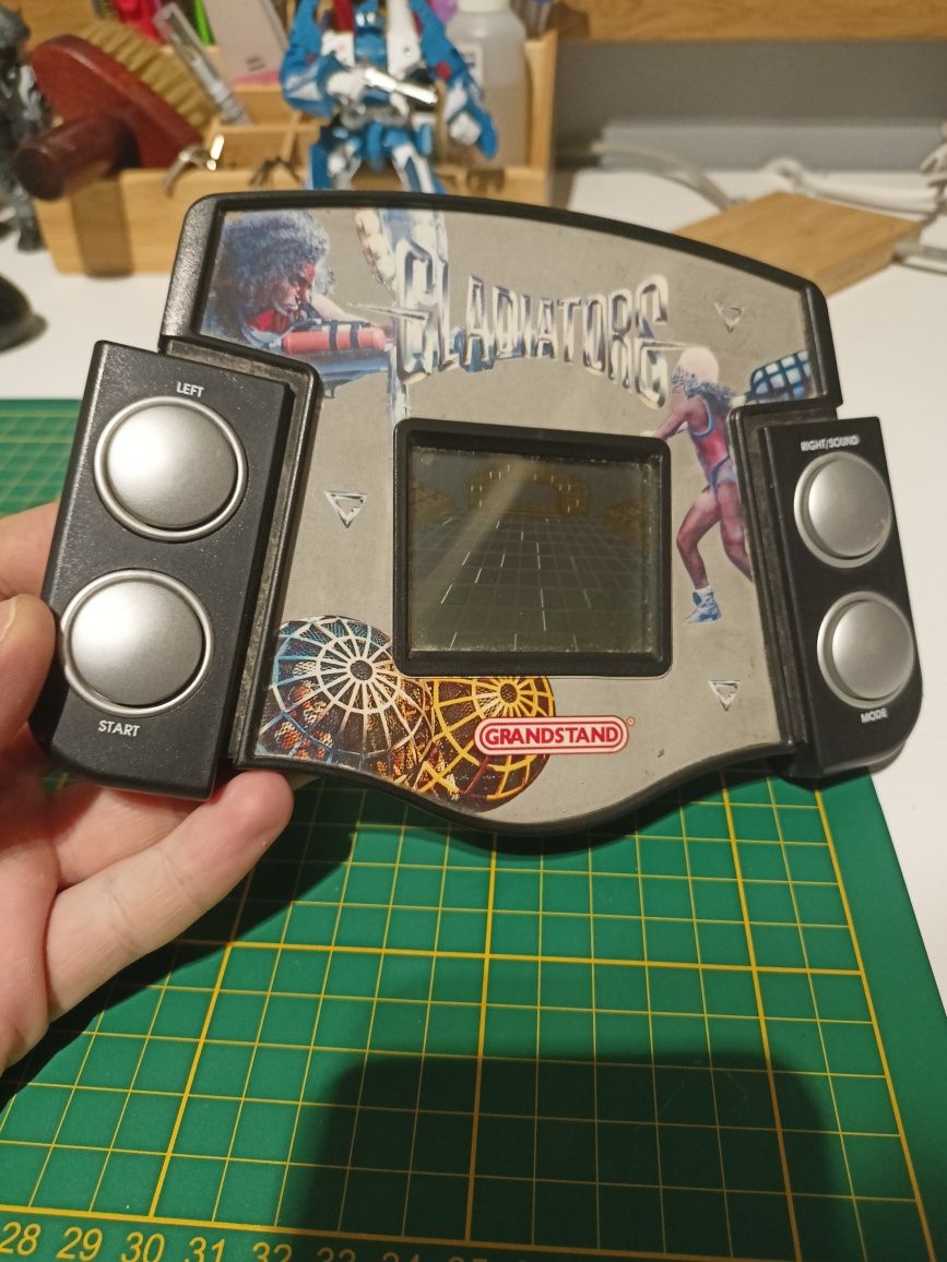 Gra LCD Gladiators handheld - Grandstand 1993 r.