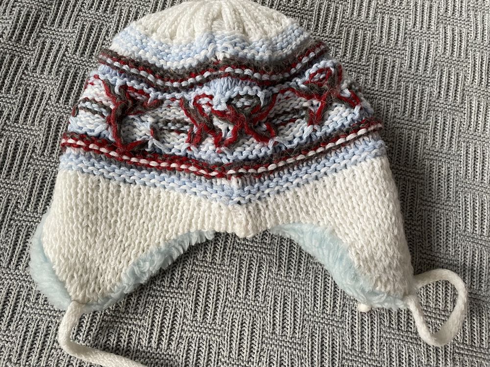 Zimowa czapka wełna plus akryl ze sznurkam