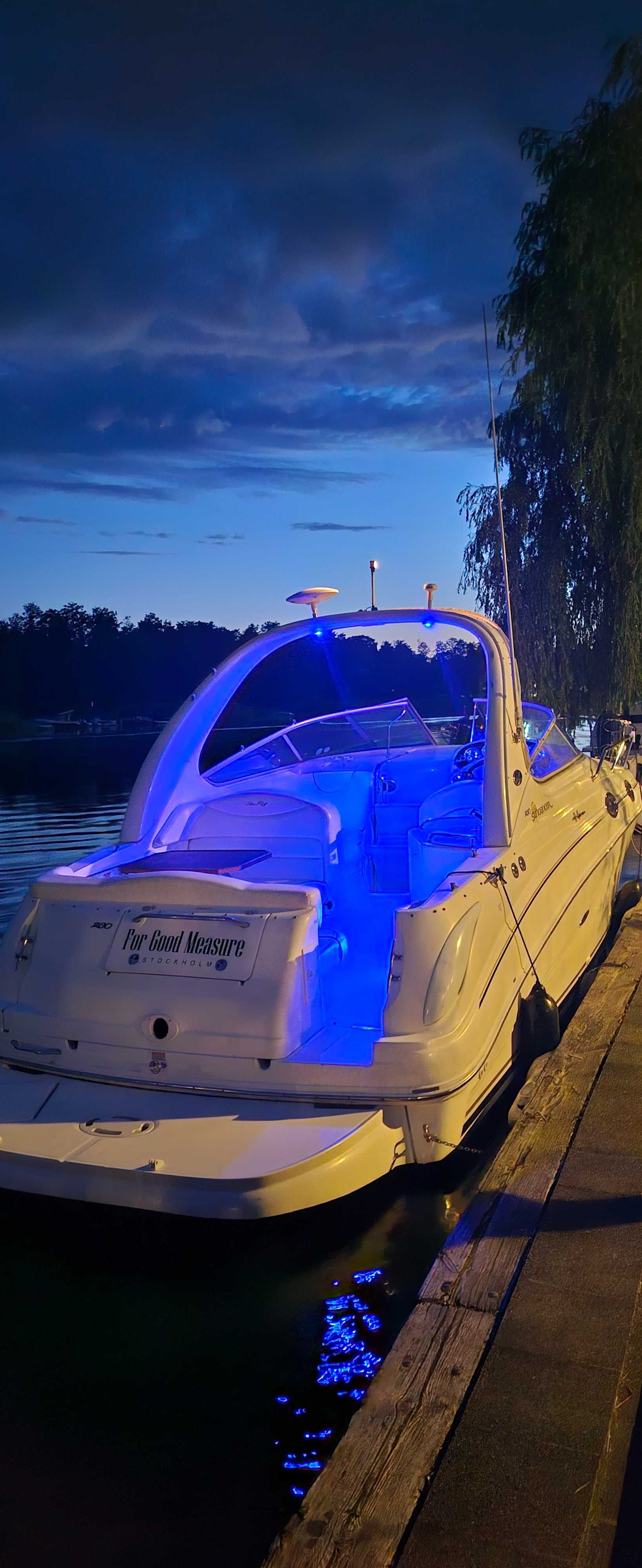 Sea Ray 280 Sundancer, mercruiser 4,3mpi 220 KMx2 pływała po jeziorach