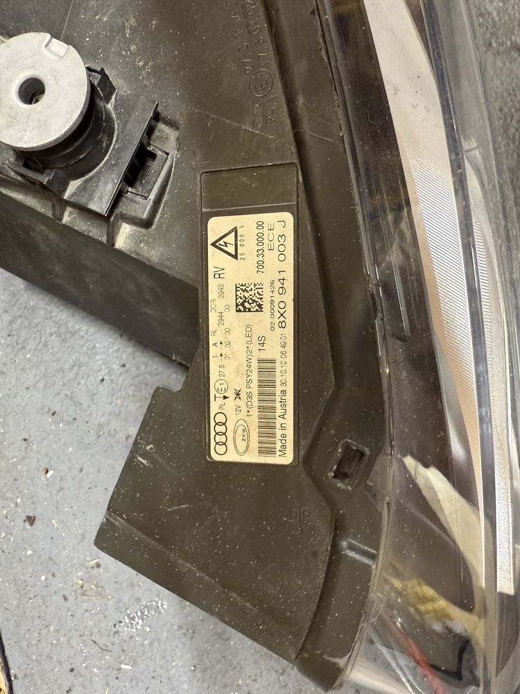 Lampa lewy przód audi a1 8X xenon