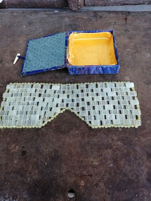 Нефритова маска для обличчя.