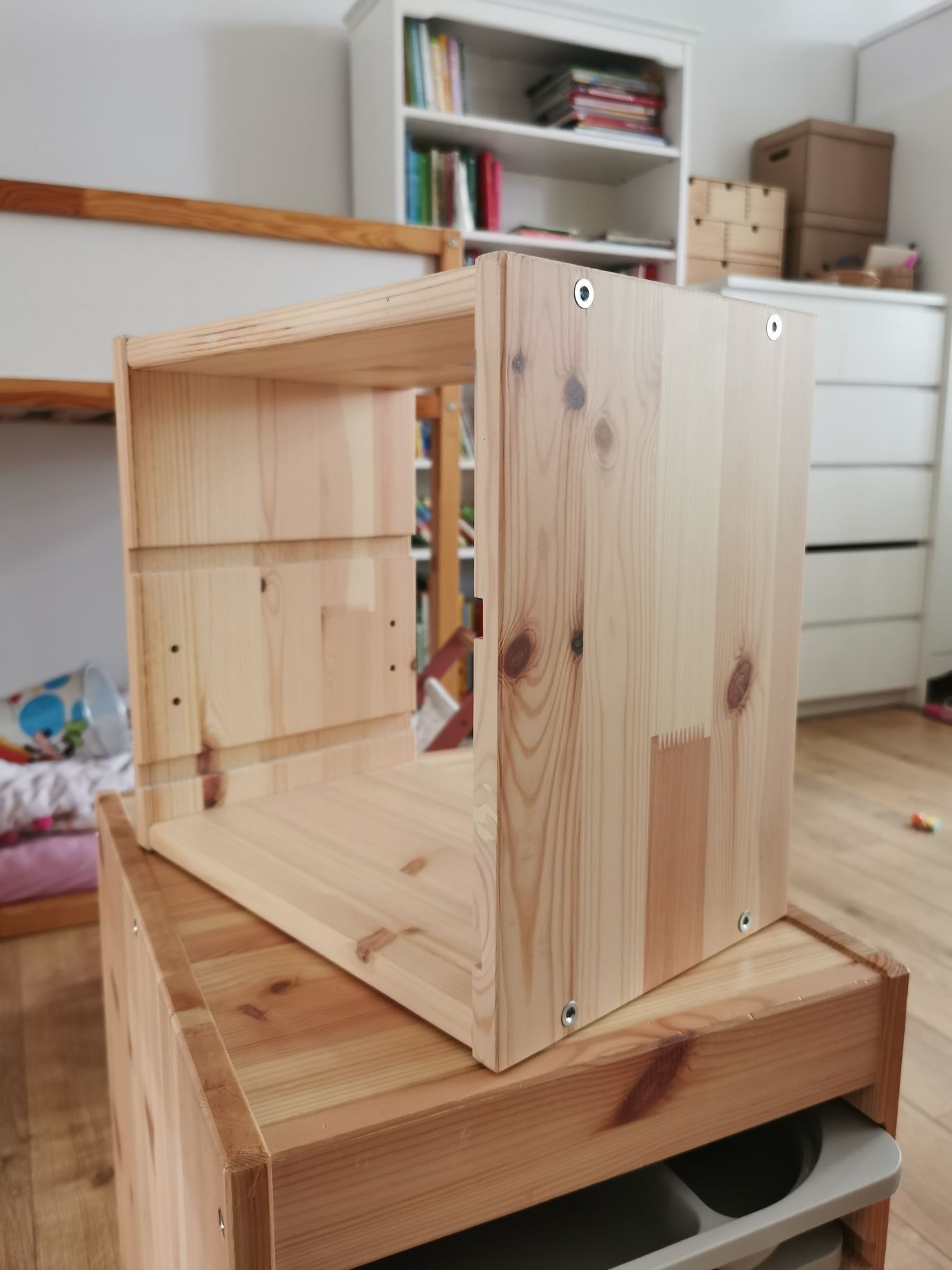 Ikea trofast regał z pojemnikami + szafka wisząca