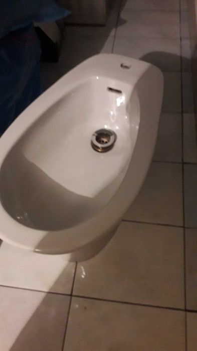 Bidet wolnostojący z baterią