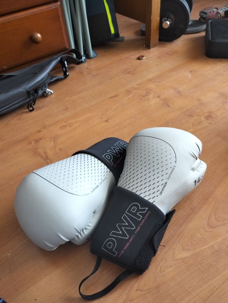 Luvas de box e kickboxing  14oz outshock