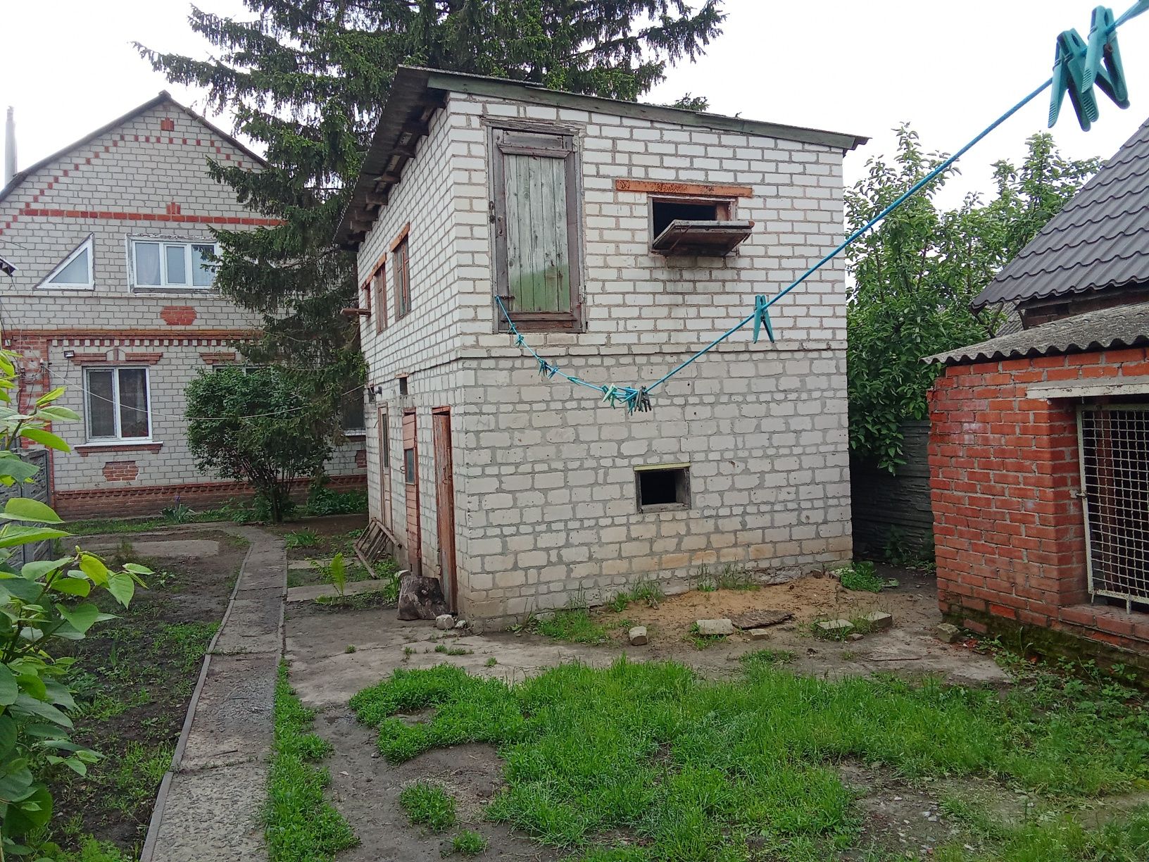 Продаж будинку.Міцний,з усіма комунікаціями.