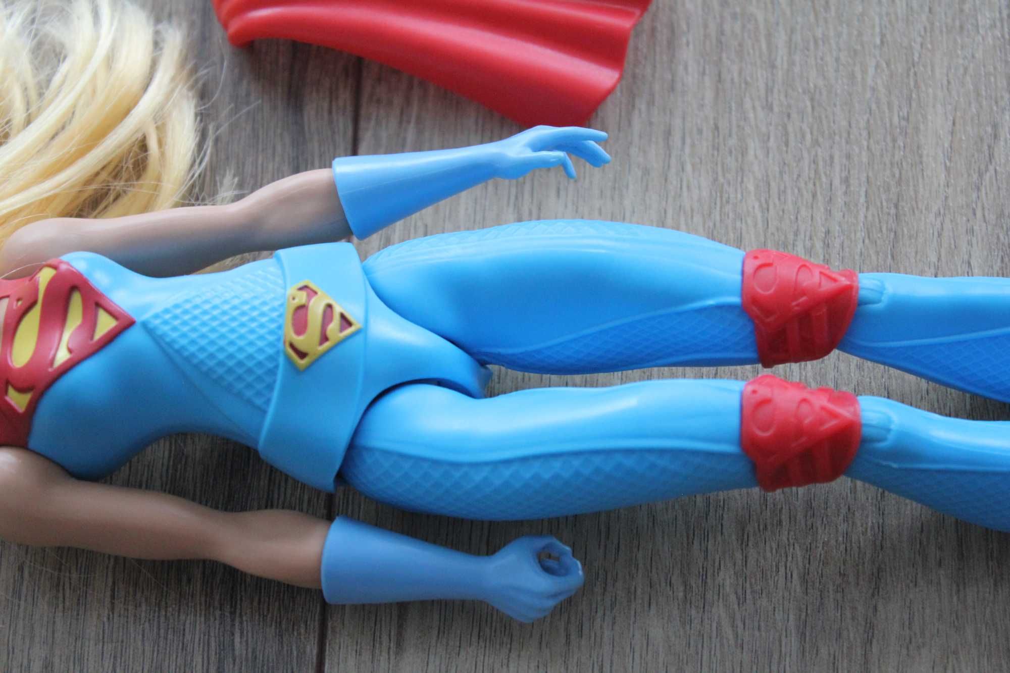 Lalka Super Hero Girls Mattel DMM25, lalka zginalne nogi