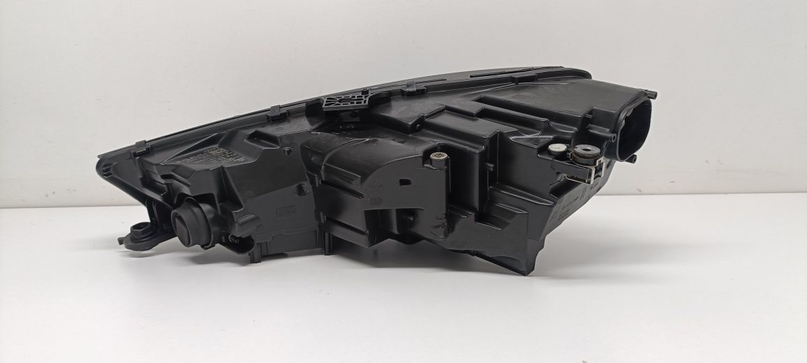 Audi A4 B9 16-19 Lampa Prawa Przednia Matrix