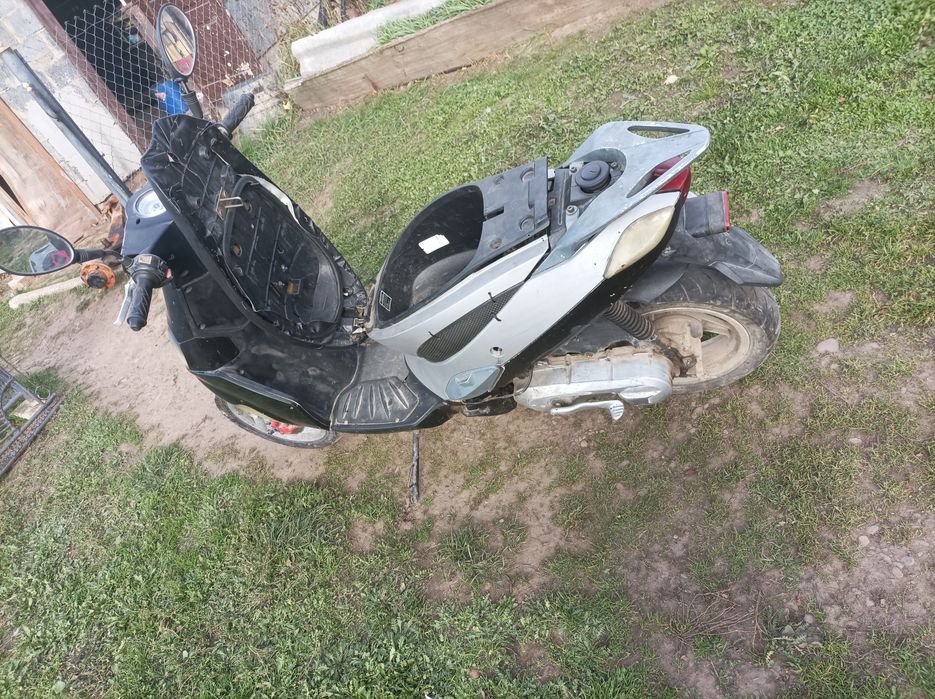 Скутер Benelli Італія