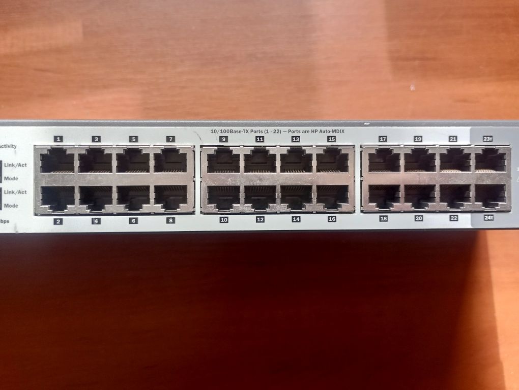 Комутатор 24 порта HP ProCurve Switch 1700-24 (J9080A)
