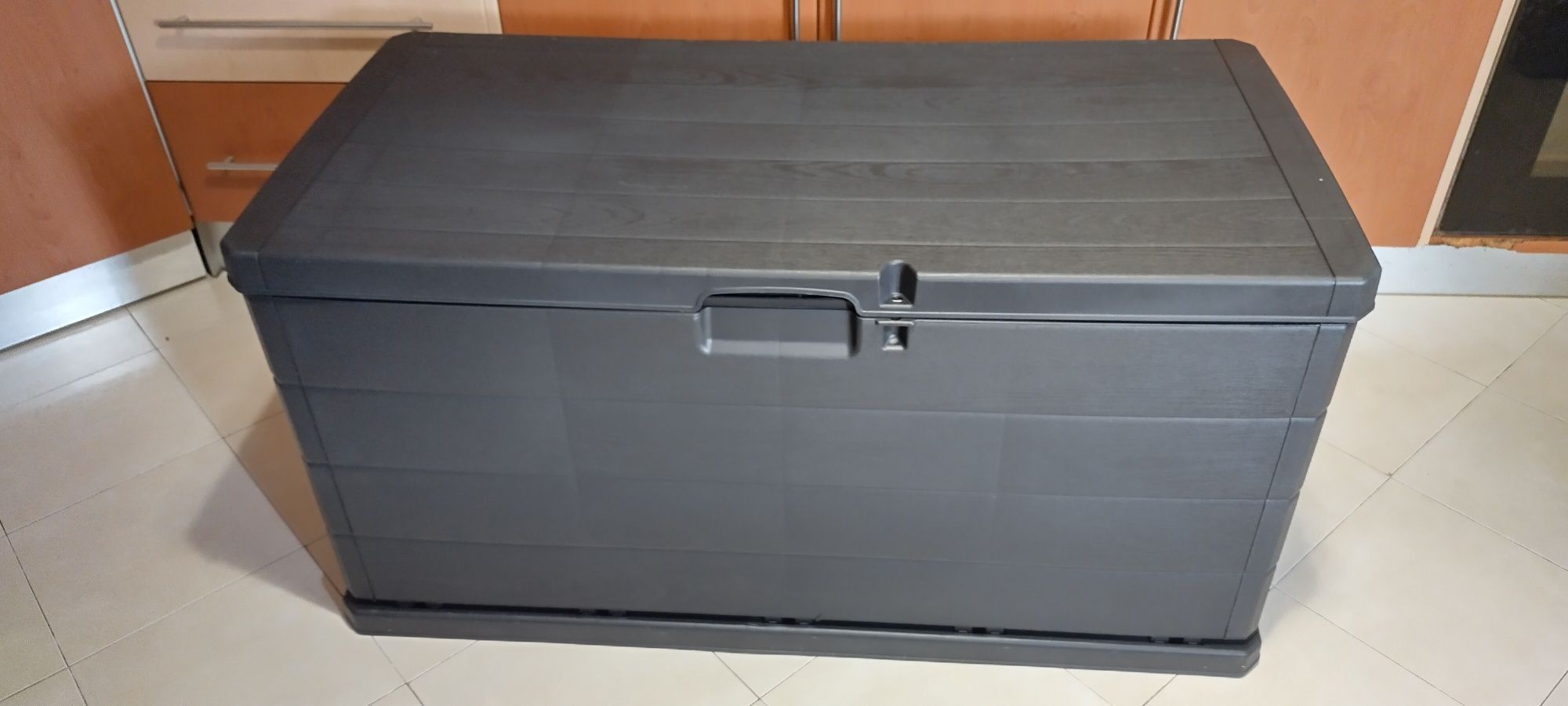 Baú jardim exterior médio 200litros 40€ e tamanho grande por 60€  NOVO