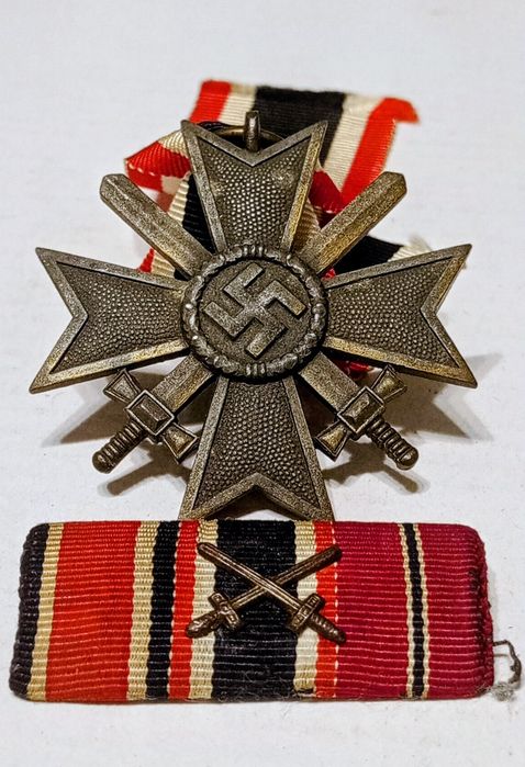 Militaria de Trincheira Cruz de mérito com espadas com barra de fita.