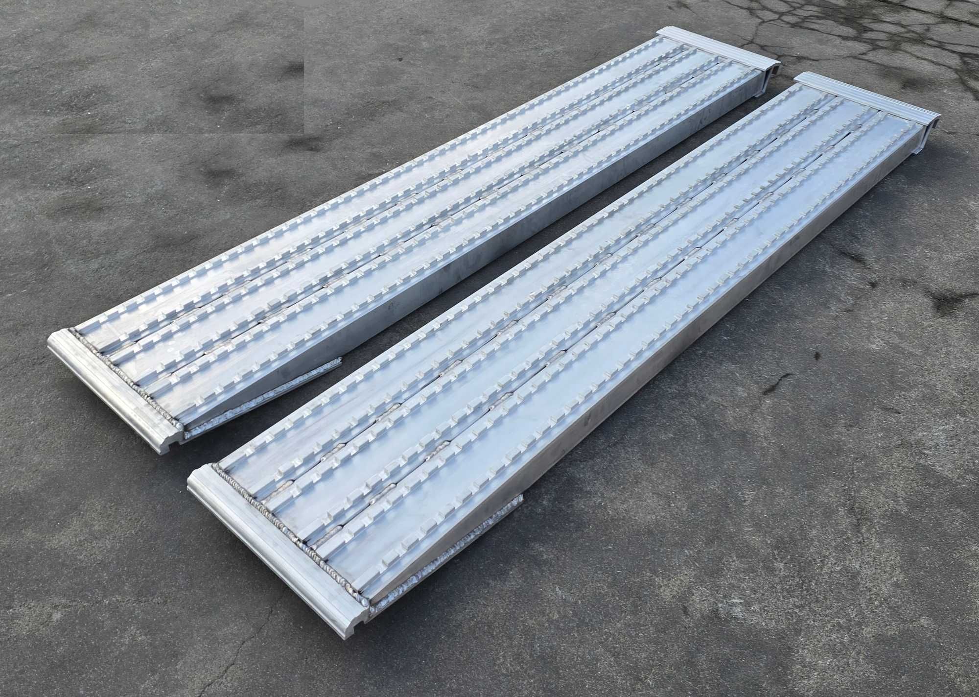 Najazdy aluminiowe PROFESSIONAL 3500x450x90mm mocowanie kątownik 7,5t.