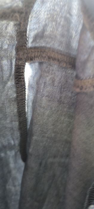 Jeansy na gumce z wadą