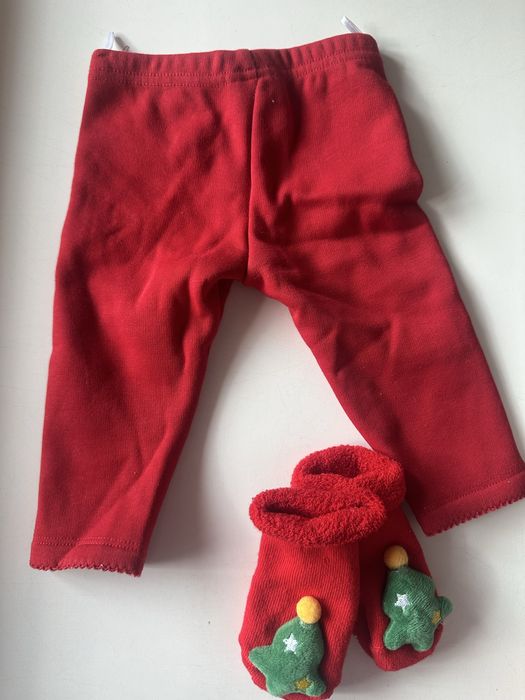 Новорічні штани з шкарпетками бренду C&A 6-9 міс ( 74 )