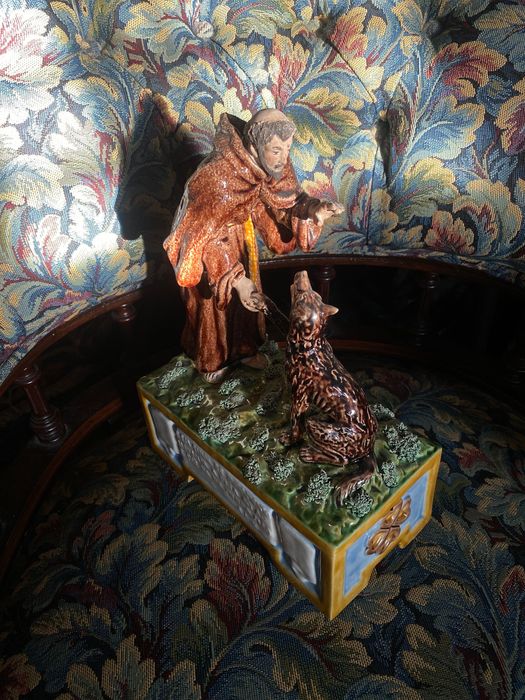 Escultura São Fransisco Bordallo Pinheiro Carimbada 27,5 cm altura