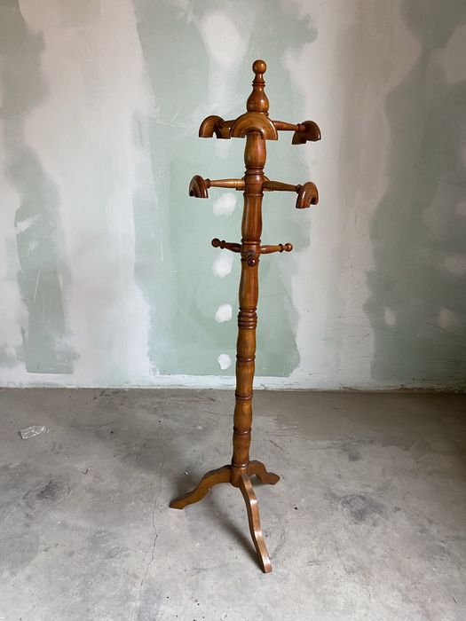 Cabide em madeira
