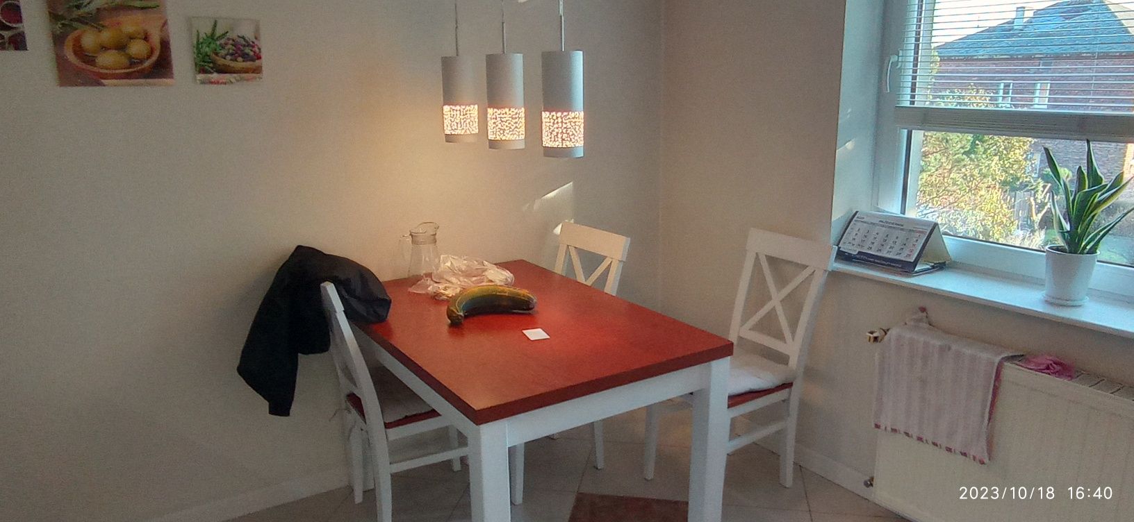 Stół do jadalni/kuchni 120/150x80x77 z krzesłami , drewno.