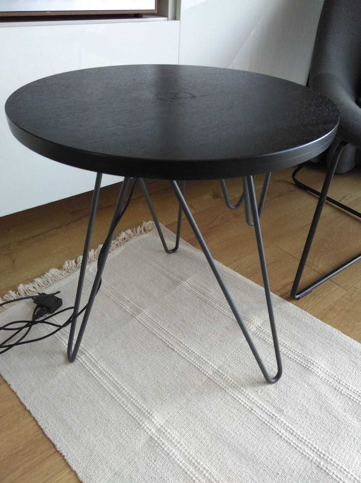 Loftowy stolik kawowy z ładowarką indukcyjną Coffee Table Wireless