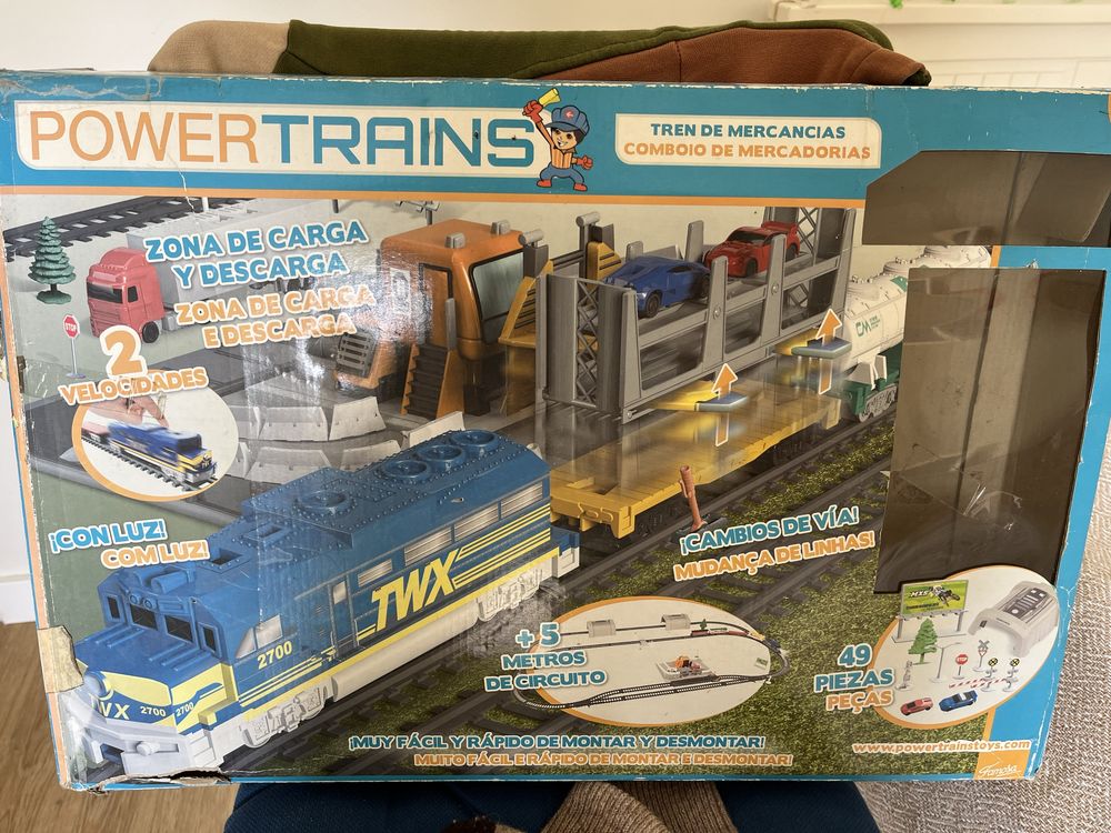 ferrovia com trem