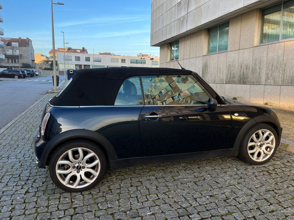 Mini One Cabrio.