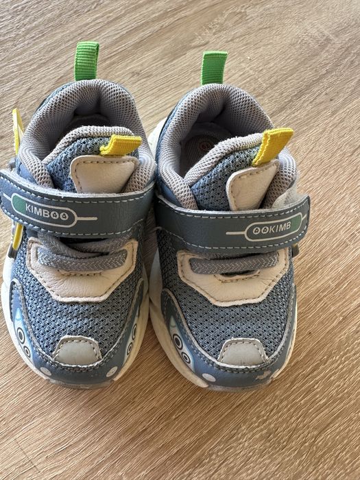 Кросівки для хлопчика  19 р