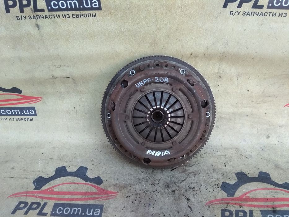 Skoda Fabia II 07-14 1.2  маховик диск корзина сцепления 030105271