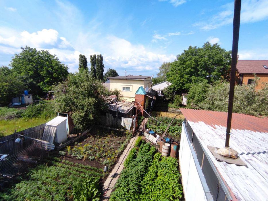 продам здание в центре Чугуева с 2 этажным жилым домом