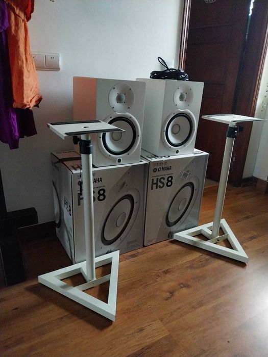 Monitores de Estúdio Yamaha HS8 + Suportes Millenium BS-500