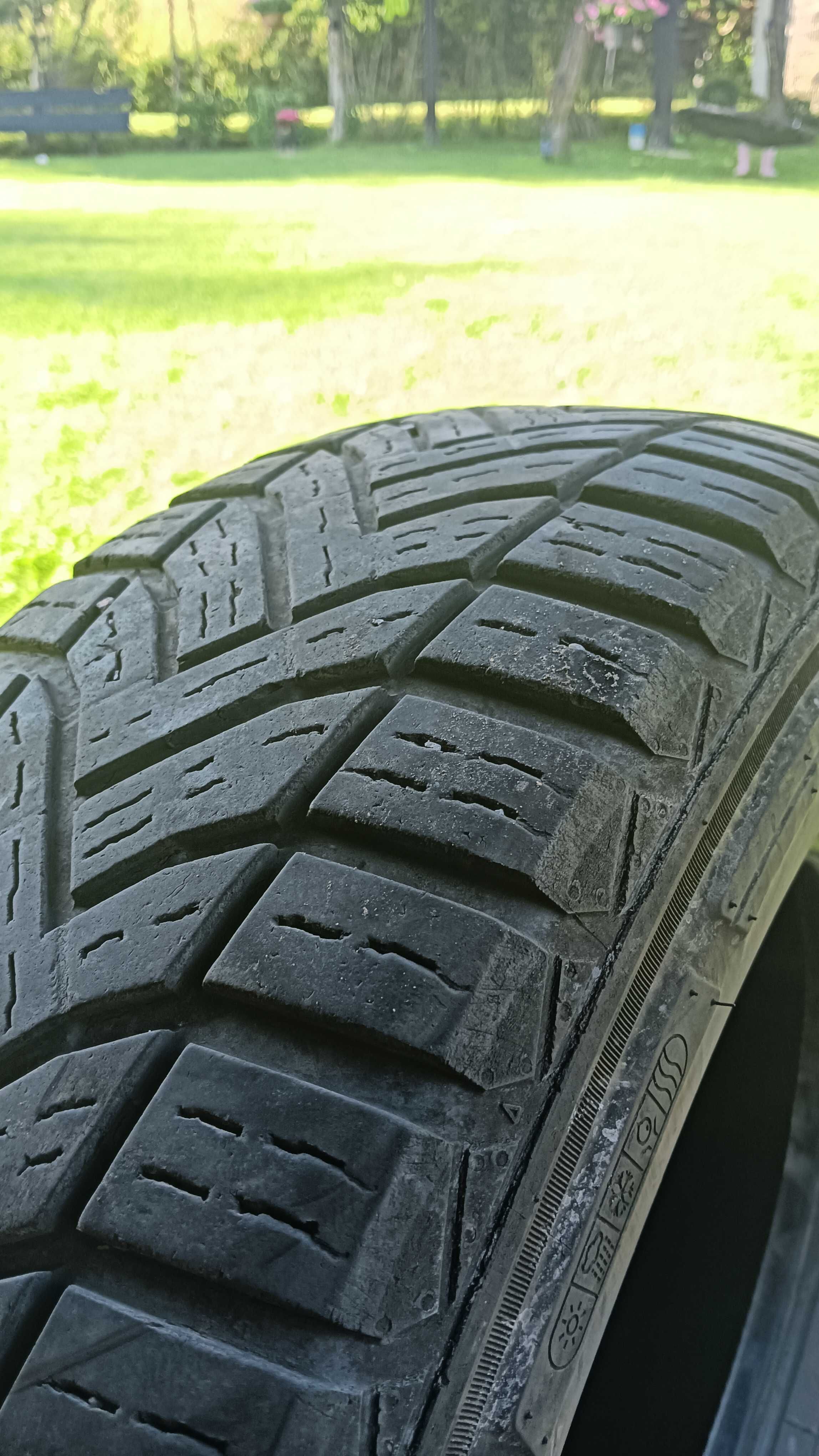 Opony 225/70 15C