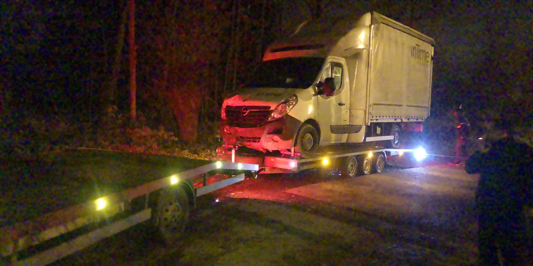 Holowanie pojazdów autolaweta pomoc drogowa