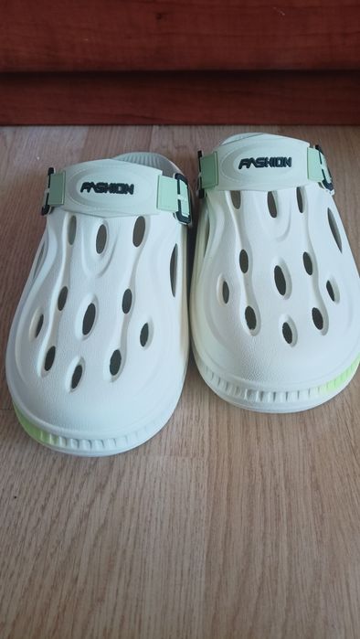 Chodaki pianowe crocksy 37