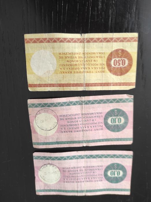 Bony towarowe dwa 10 i jeden 50 centów