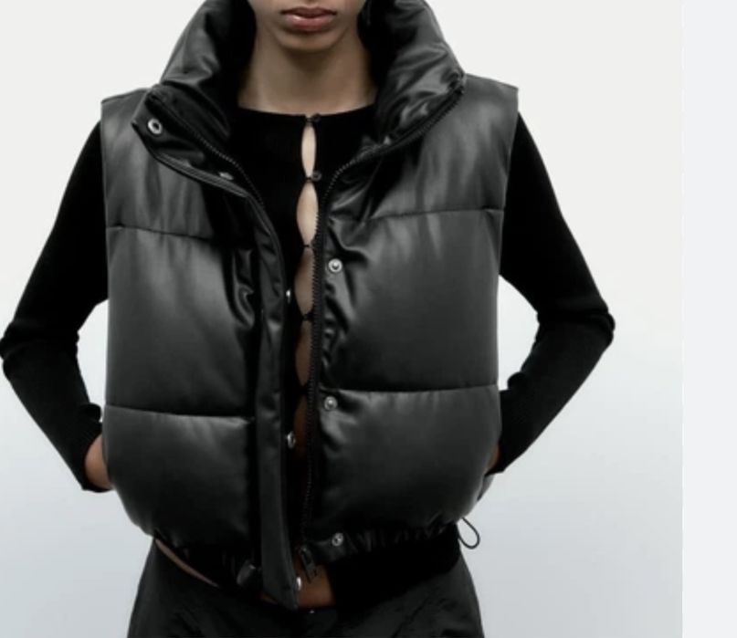 Жилетка  Zara стильна чорна розмір S эко шкіра , на затяжках в низу