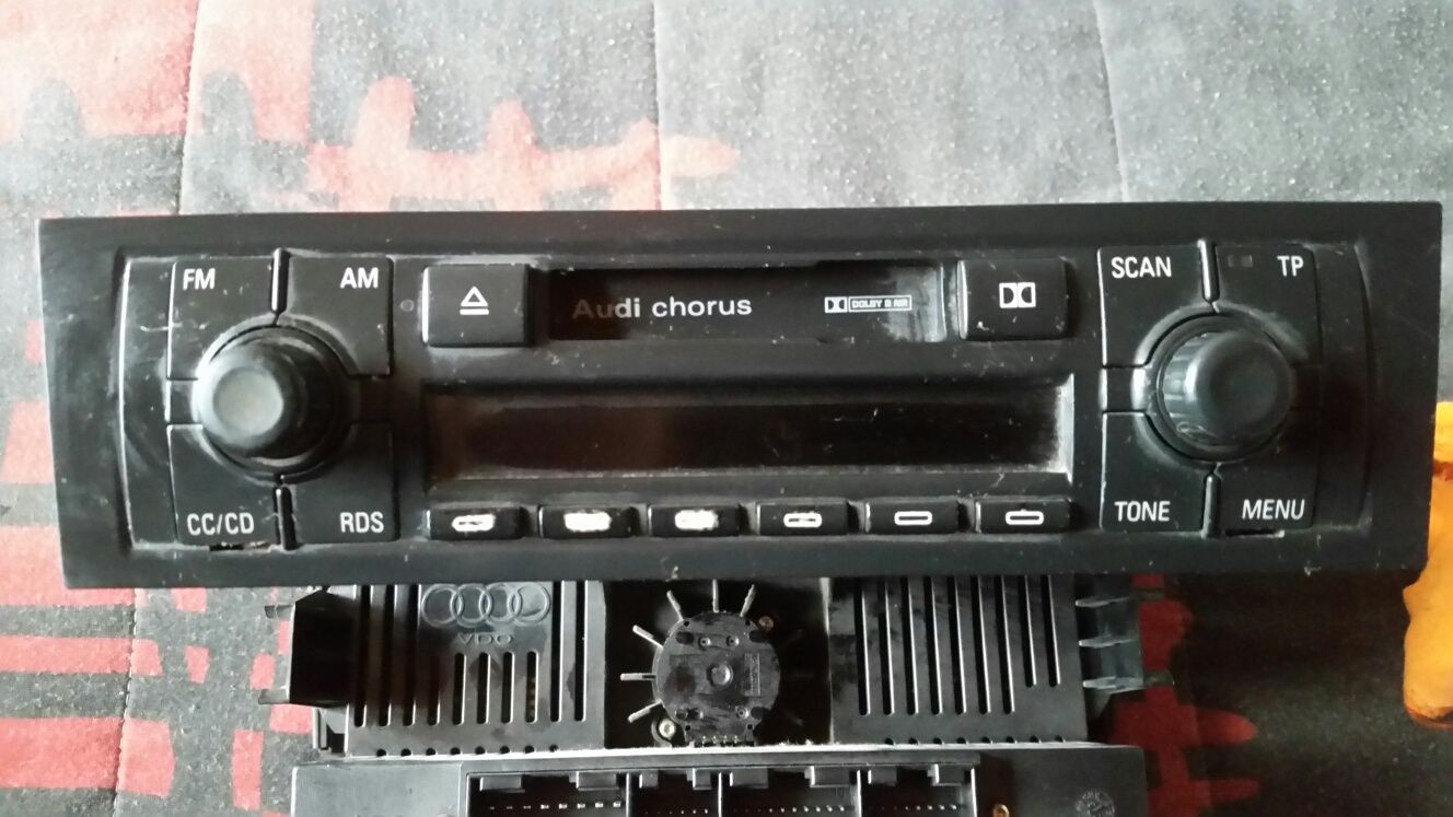 Radio  cassete audi 3 8p