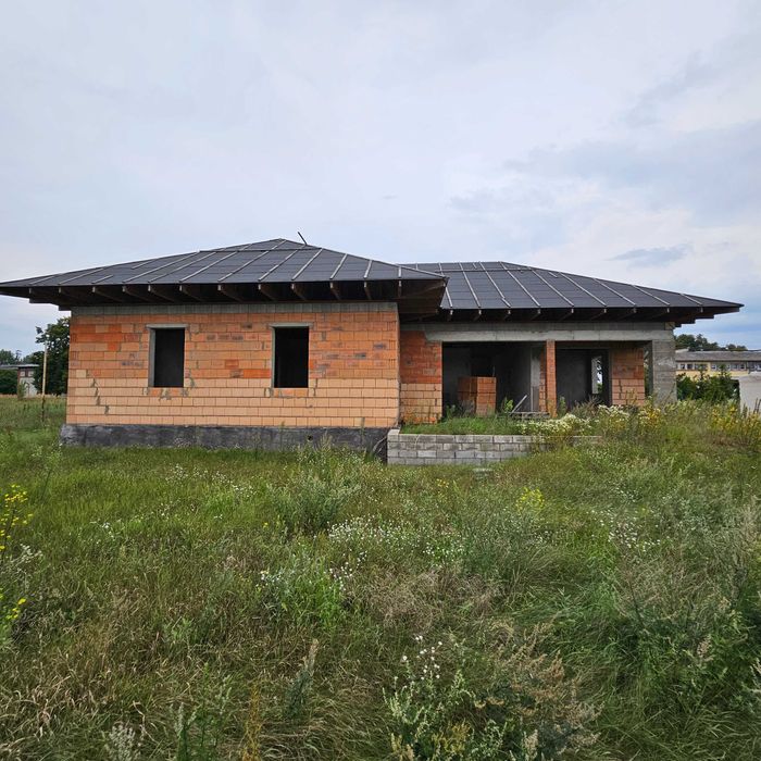 Dom blisko Leszna - 4 sypialnie, salon z aneksem. Działka 2000m²