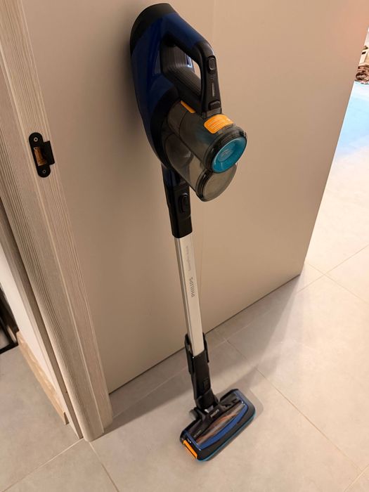 Продам пилосос  ручний Philips XC8057/01