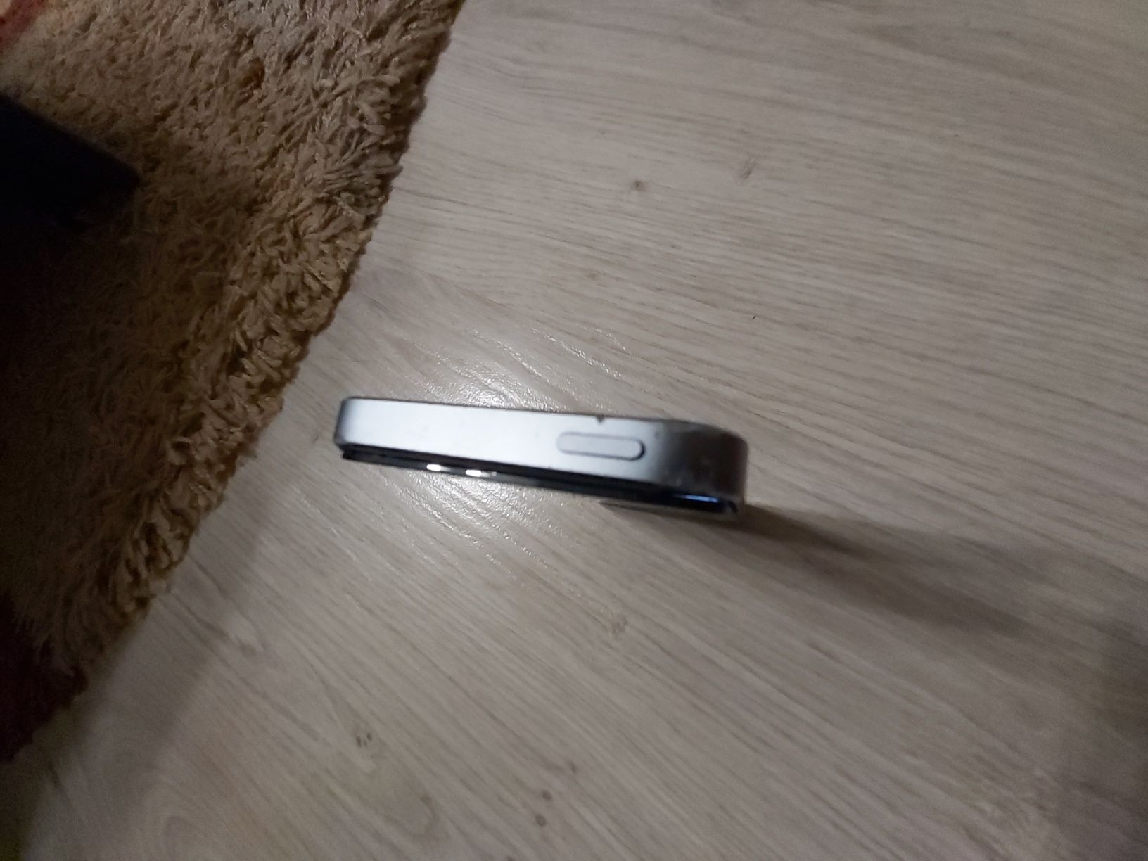 iPhone 5S /64 Гб с двумя чехлами