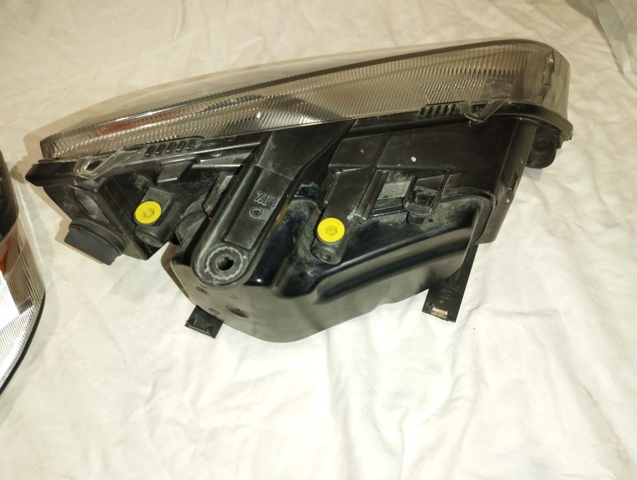 Lampy przód Ford Focus c-max hella oryginał L+P
